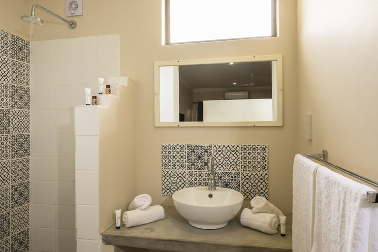 Bathroom 3, Sedia Hotel, Ngamiland East