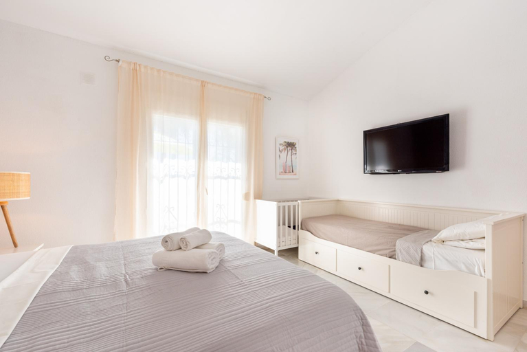Bedroom, Villa Cabopino - Golfside Villa with Spectacular Ocean Views, Málaga