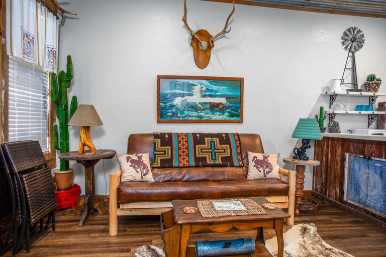 Others 2, Lonesome Dove Bandera Cabin, Bandera