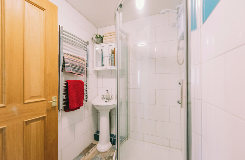 Bathroom, Cozy Scarning Apartment for Two, Norfolk