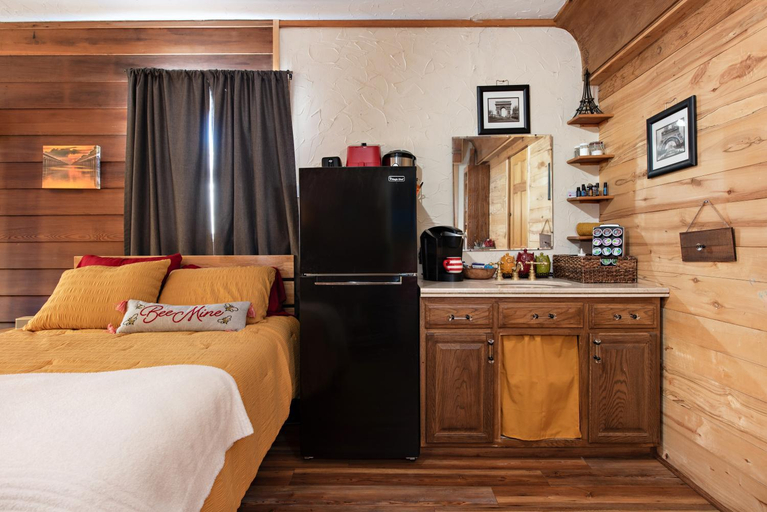 Others 3, Wanderer Studio, AN OFF GRID MOUNTAIN Guest Studio With Fantastic Views, Garfield