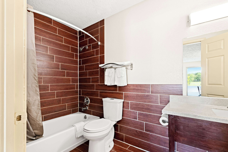 Bathroom 4, Americas Best Value Inn & Suites Mt. Pleasant, Maury