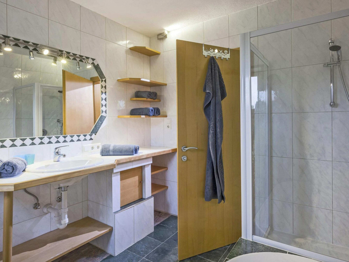 Bathroom 3, Residence in Kaltenbach Near ski Lifts, Schwaz