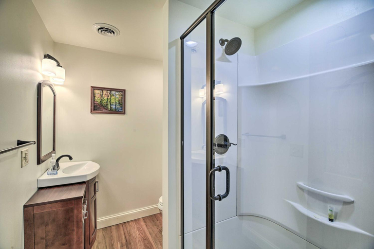 Bathroom 3, Cozy Damascus Apartment w/ Great Views!, Washington