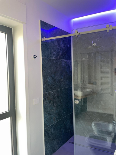 Bathroom 5, Ognina Sea, Catania