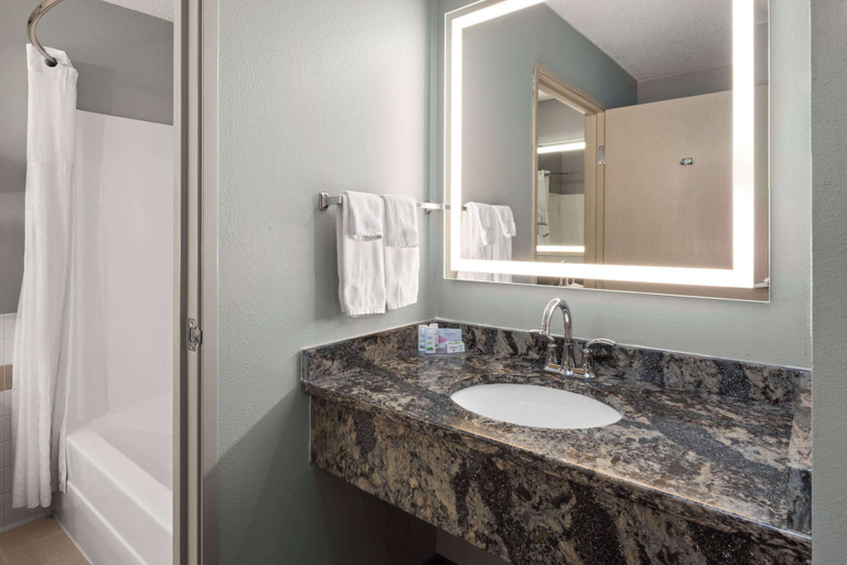 Bathroom 4, AmericInn by Wyndham North Branch, Chisago