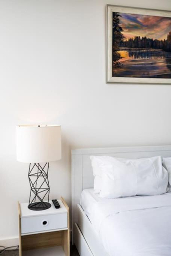 Bedroom 2, Lovely 2 Bedroom Apt with Swimming Pool, Sydney