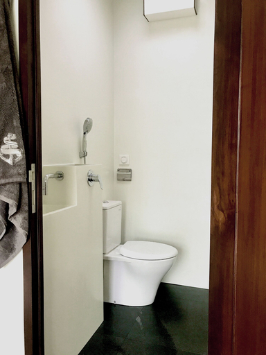 Bathroom 4, Nyaman Catamaran, Lombok