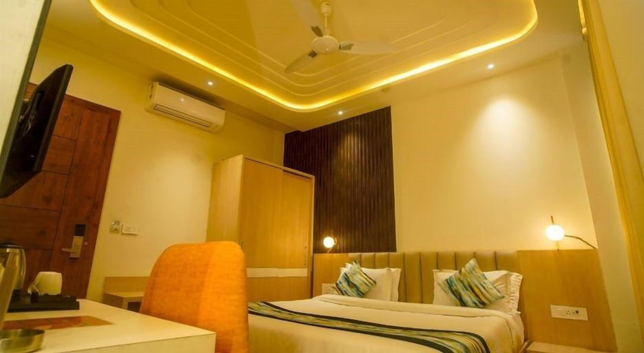 Bedroom 2, Familia Hotel and Banquets, Lucknow