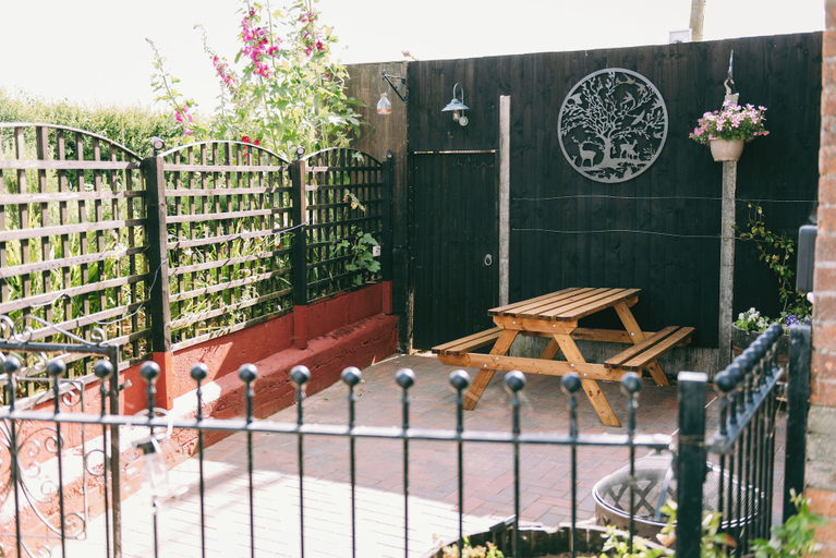 Outdoor dining, Cozy Scarning Apartment for one, Norfolk