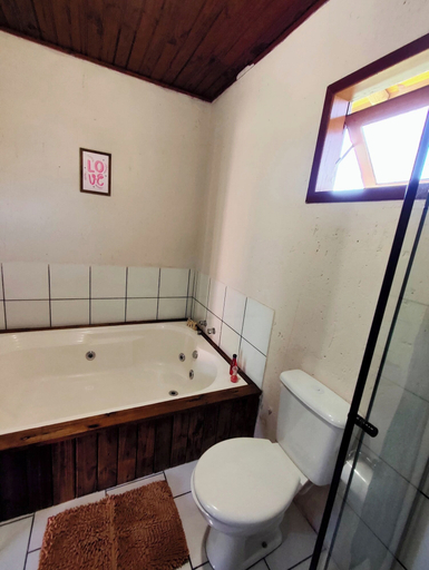 Bathroom 4, Chalés Pousada Malacara, Praia Grande