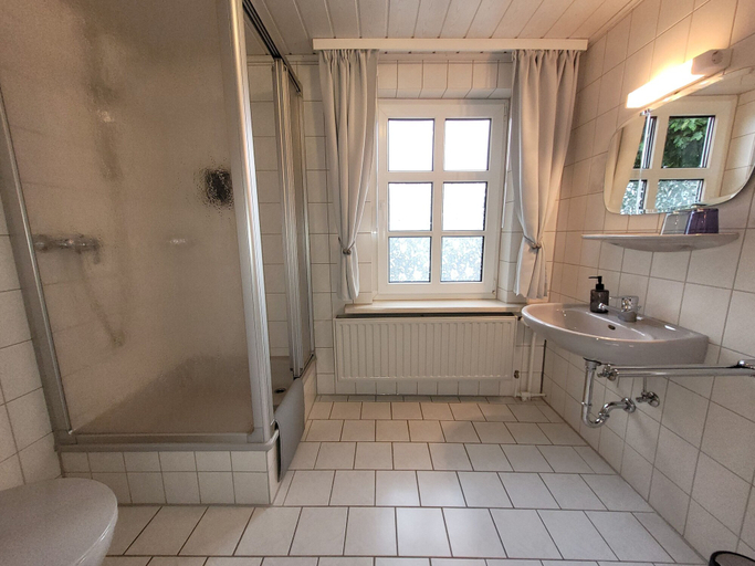 Bathroom 5, VINEU - Bed n Breakfast, Hochsauerlandkreis