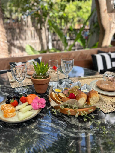 Food & Drinks 27