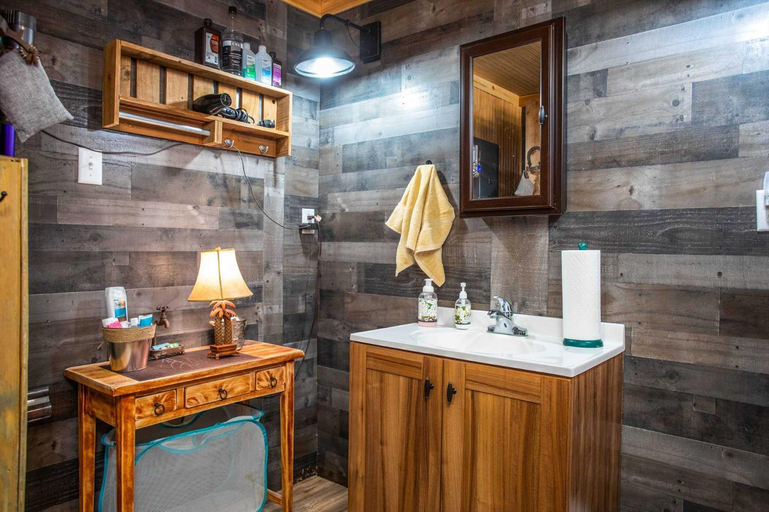 2, RRR Cabin on the Medina, Bandera