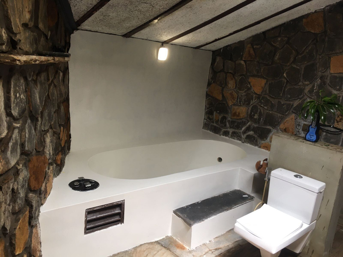 Bathroom 3, Kondan The Retreat, Pune
