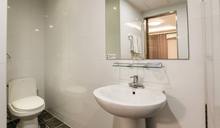 Bathroom 5, Korea Tourist Hotel, Suwon