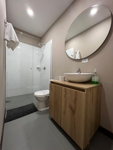 Bathroom 4, Aguacatala by Roots Rentals, Medellín