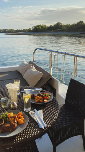 Food & Drinks 5, Nyaman Catamaran, Lombok