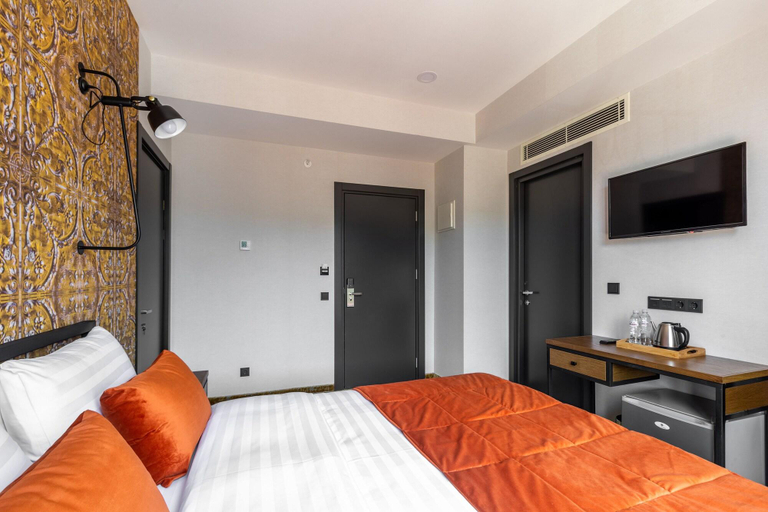 Bedroom 2, Spark by Hilton Tbilisi Biography, Tbilisi