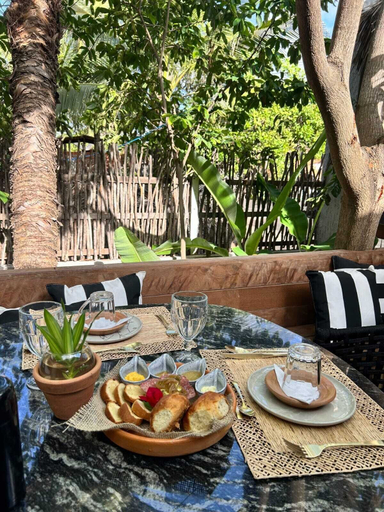Food & Drinks 6