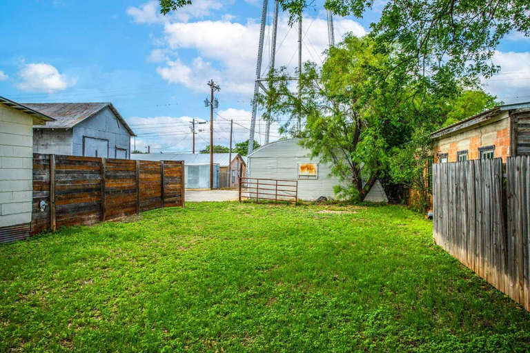 Others 3, Lonesome Dove Bandera Cabin, Bandera