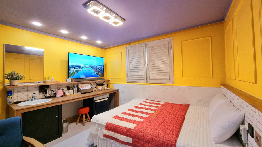 Bedroom 4, Tirol Motel, Dong