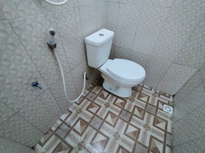 Bathroom 5, Hotel O Griya Annisa, Tegal