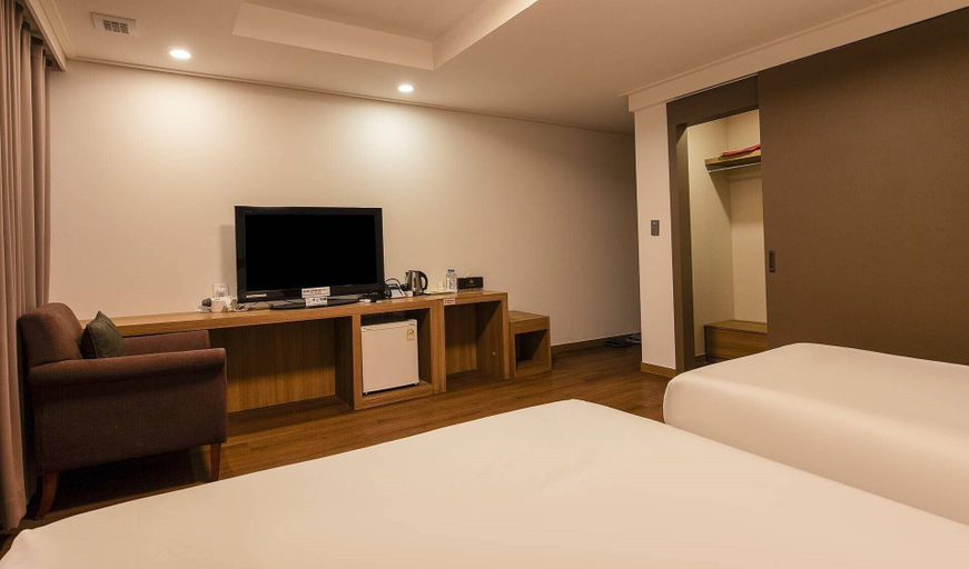 Bedroom 4, Korea Tourist Hotel, Suwon