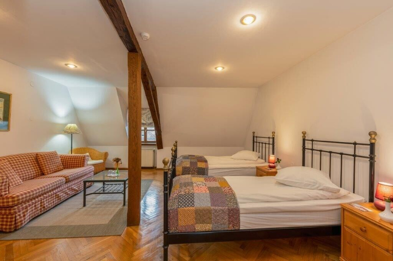 Bedroom 2, Casa cu Cerb, Sighisoara