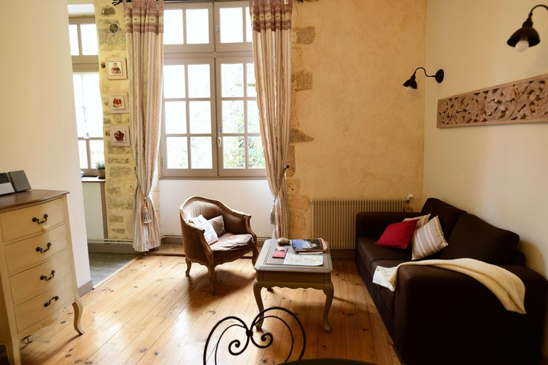 Others 5, Walnut, Dordogne
