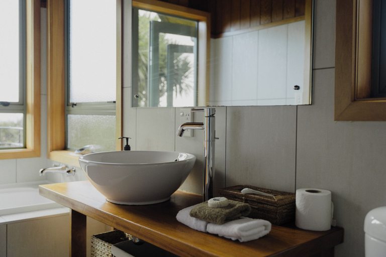 Bathroom 4, Cliff Edge by the Sea, Far North