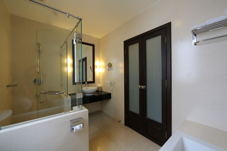 Bedroom 4, The Dawin Hotel, Khlong Toey