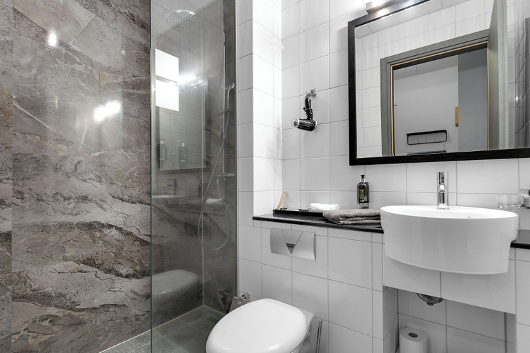 Bathroom 4, City Center Hotel, Reykjavík