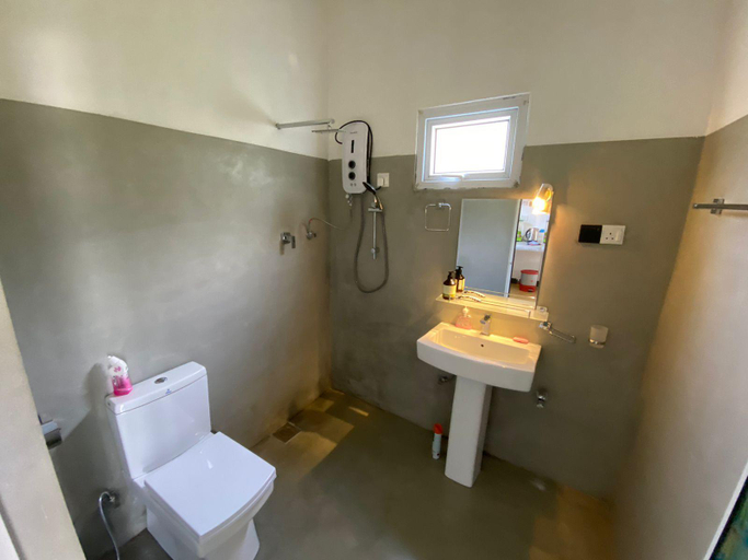 Bathroom 3, Lush Green, Habaraduwa