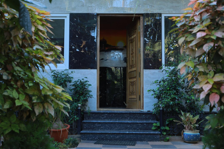 Exterior 5