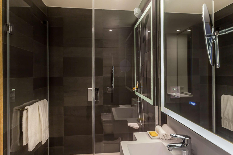 Bathroom 9