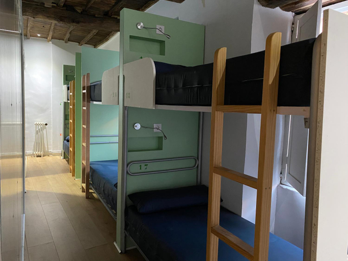 Others 5, Albergue O Santo, A Coruña