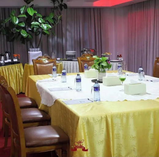 Food & Drinks 4, Hennessis Hotel, Starehe