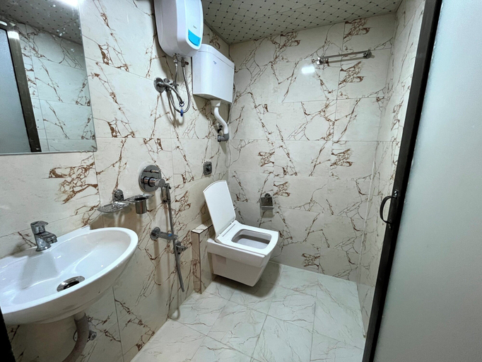 Bathroom, Hotel Delmond Prime, Mumbai Suburban