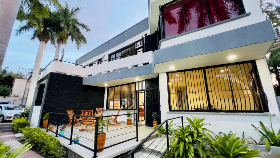 Exterior & Views
