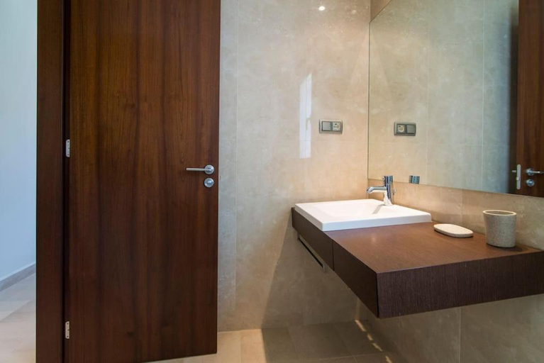 Bathroom 4, La Medina De Banus, Puerto Banus, Málaga