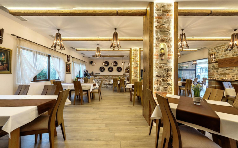 Food & Drinks 3, Complex YustinaVillas, Rodopi