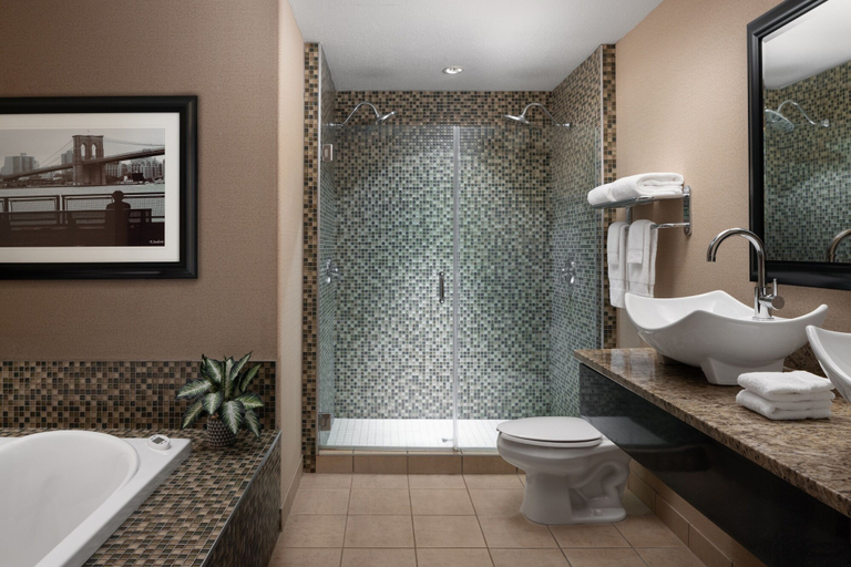 Bathroom 4, Pomeroy Hotel and Conference Centre Fort St. John, Peace River