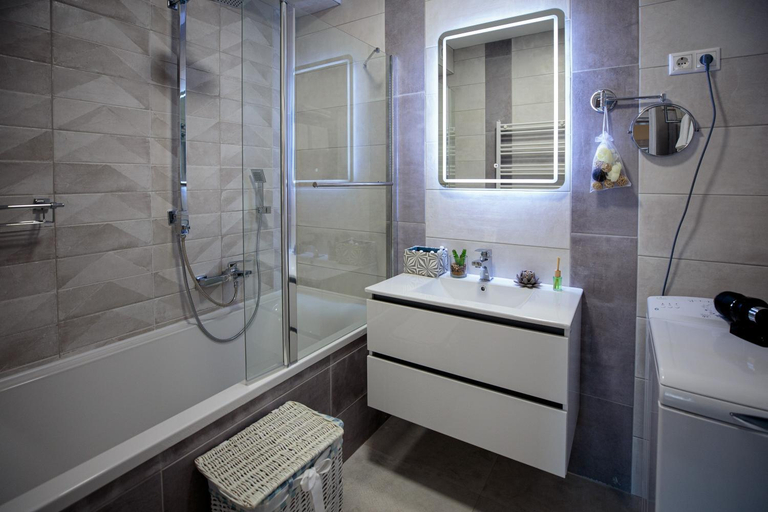 Bathroom 3, Mokka Apartments, Miskolci