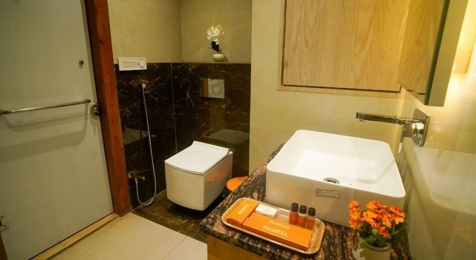 Bathroom 3, Familia Hotel and Banquets, Lucknow