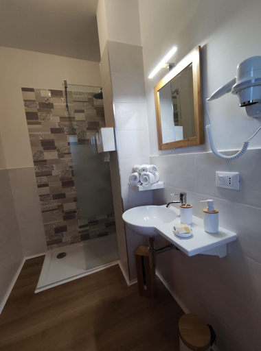 Bathroom 2, Loremi Rooms, Campobasso