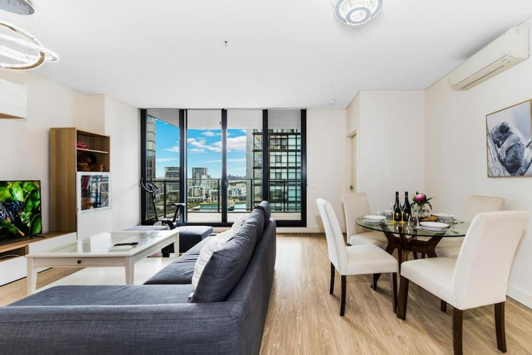 Others 5, Lovely 2 Bedroom Apt with Swimming Pool, Sydney