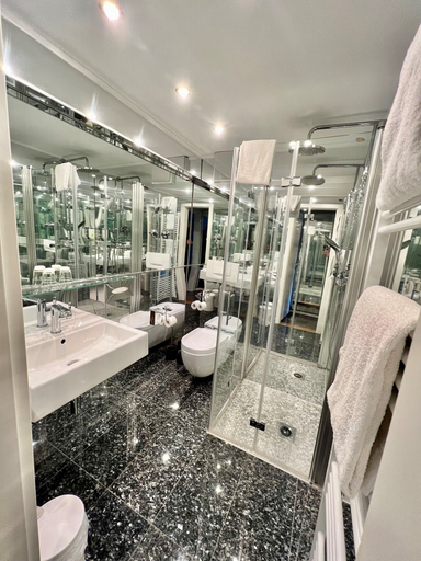 Bathroom 4, Hotel Ashley's Garden, Düsseldorf
