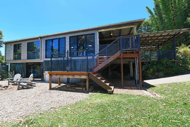 Timbertop Retreat, Caloundra - Rail Corridor