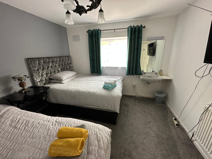 Others 3, 116 Maison Dieu Road Room D in Dover, Kent